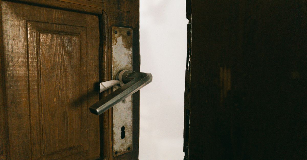 Door Knob Lock Replacement — Liberty Lock Toronto Locksmith